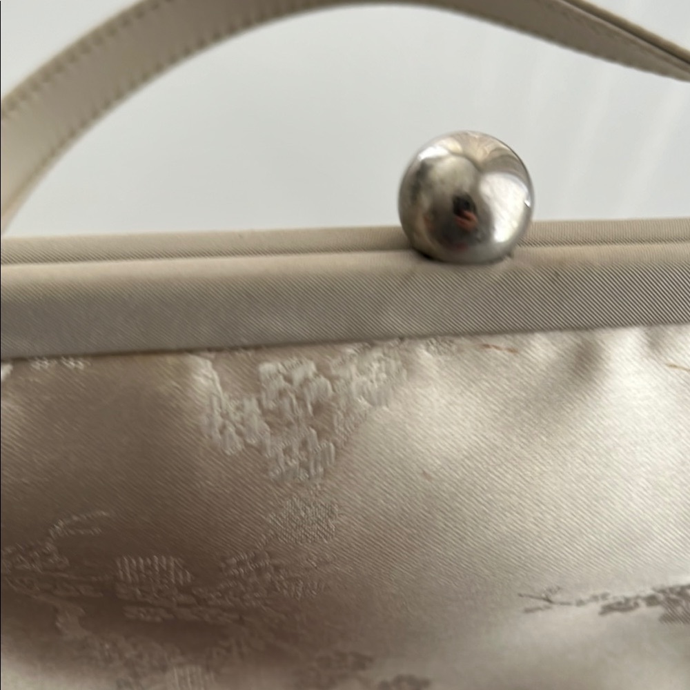 CLOSET CLOSING -Chic Cream and Red satin evening bags with damask design - Picture 4 of 8